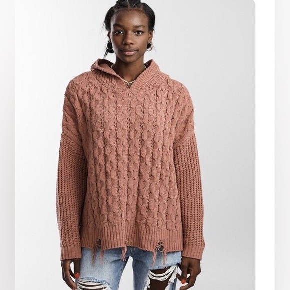 BKE Sweaters - EUC Women’s BKE chunky cable knit distressed hoodie sweater sz L mauve